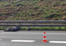 La motocicleta siniestrada en el accidente de la GI-11