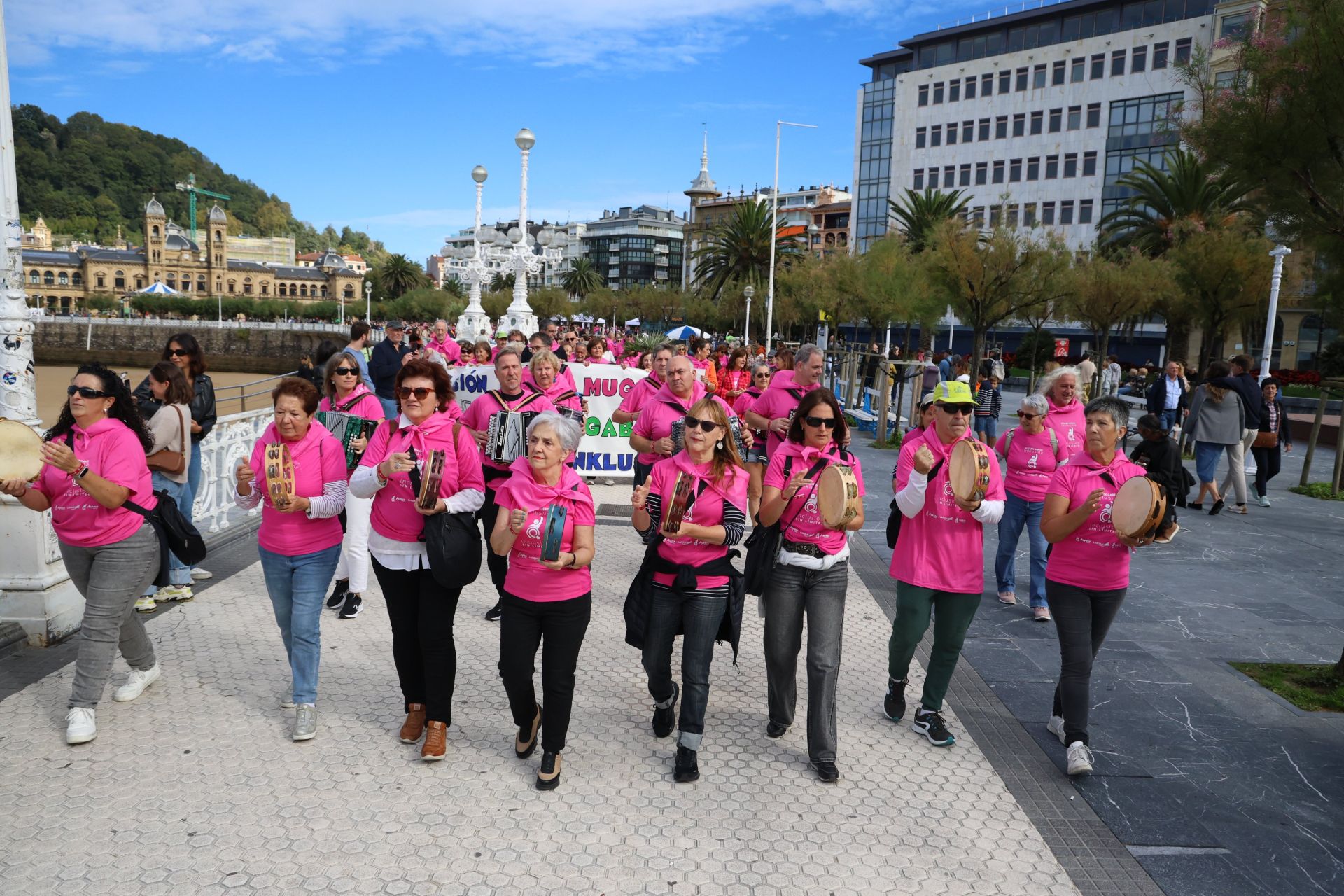 La marcha solidaria de la asociación Aspace en imágenes