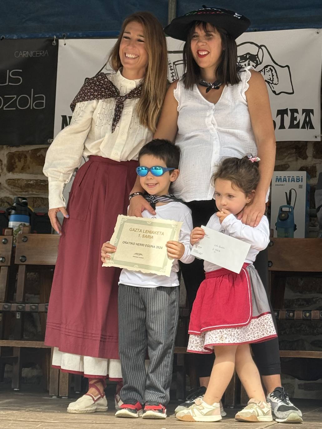 2.600 litros de sidra y 2.000 talos en un txotx multitudinario