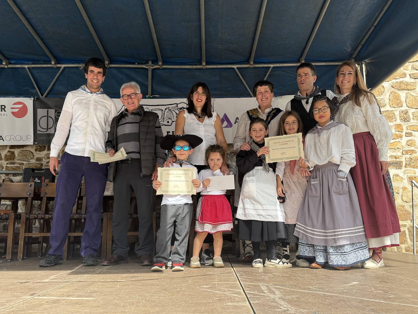 2.600 litros de sidra y 2.000 talos en un txotx multitudinario