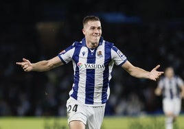 Luka Sucic celebra el gol marcado al Atlético de Madrid.