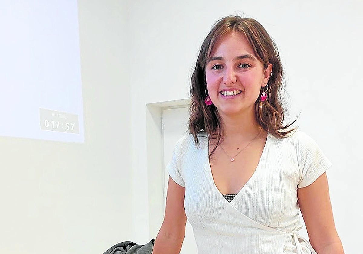 Maren Martínez de Rituerto en la sala de Sandiusterri donde ofreció la conferencia.