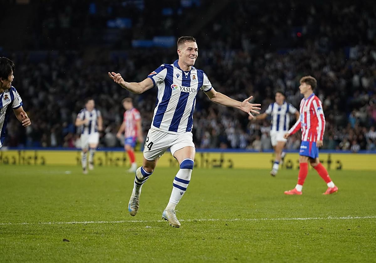 Sucic celebra su gol.