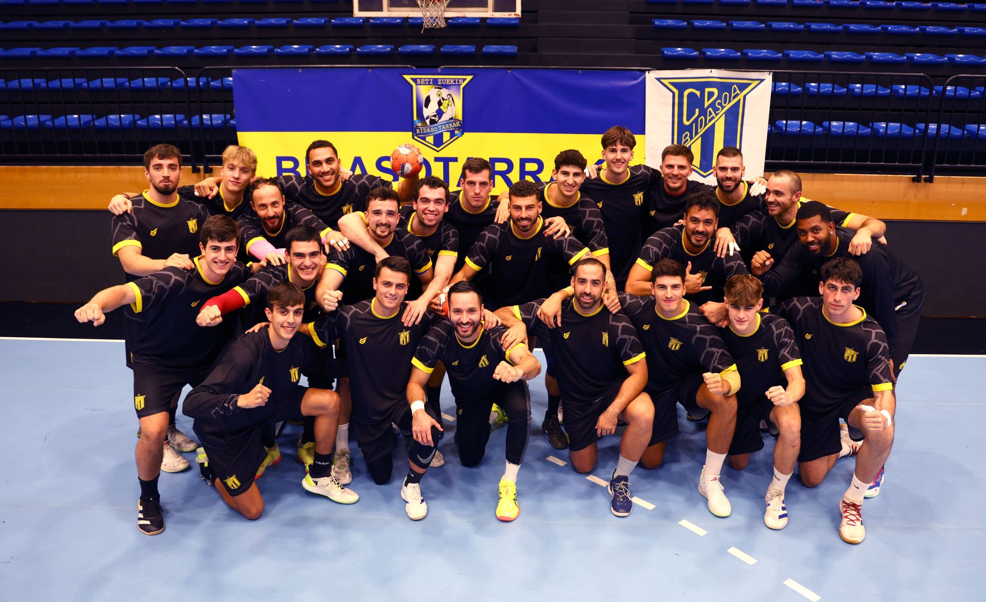 La plantilla del Bidasoa se conjuta para su debut europeo de hoy en Artaleku ante el Chrobry Glogow polaco.