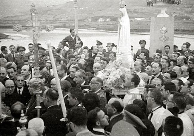 Otro momento de fervor religioso, la llegada a la frontera irunesa de la imagen de la Virgen de Fátima en 1947.