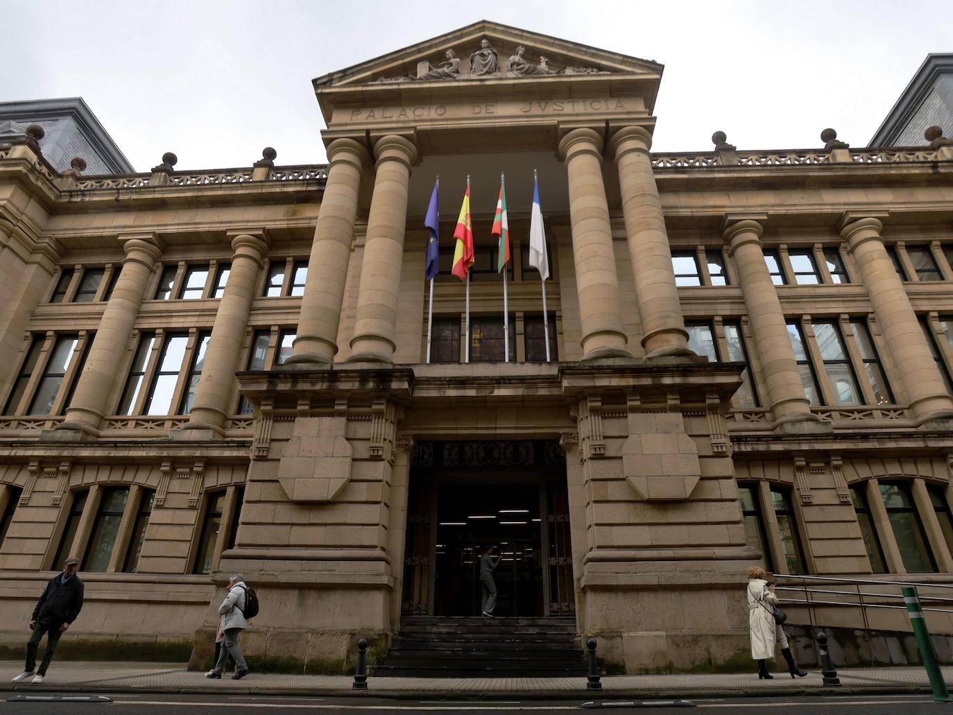Fachada principal de la Audiencia Provincial de Gipuzkoa, que acogió el juicio en septiembre.