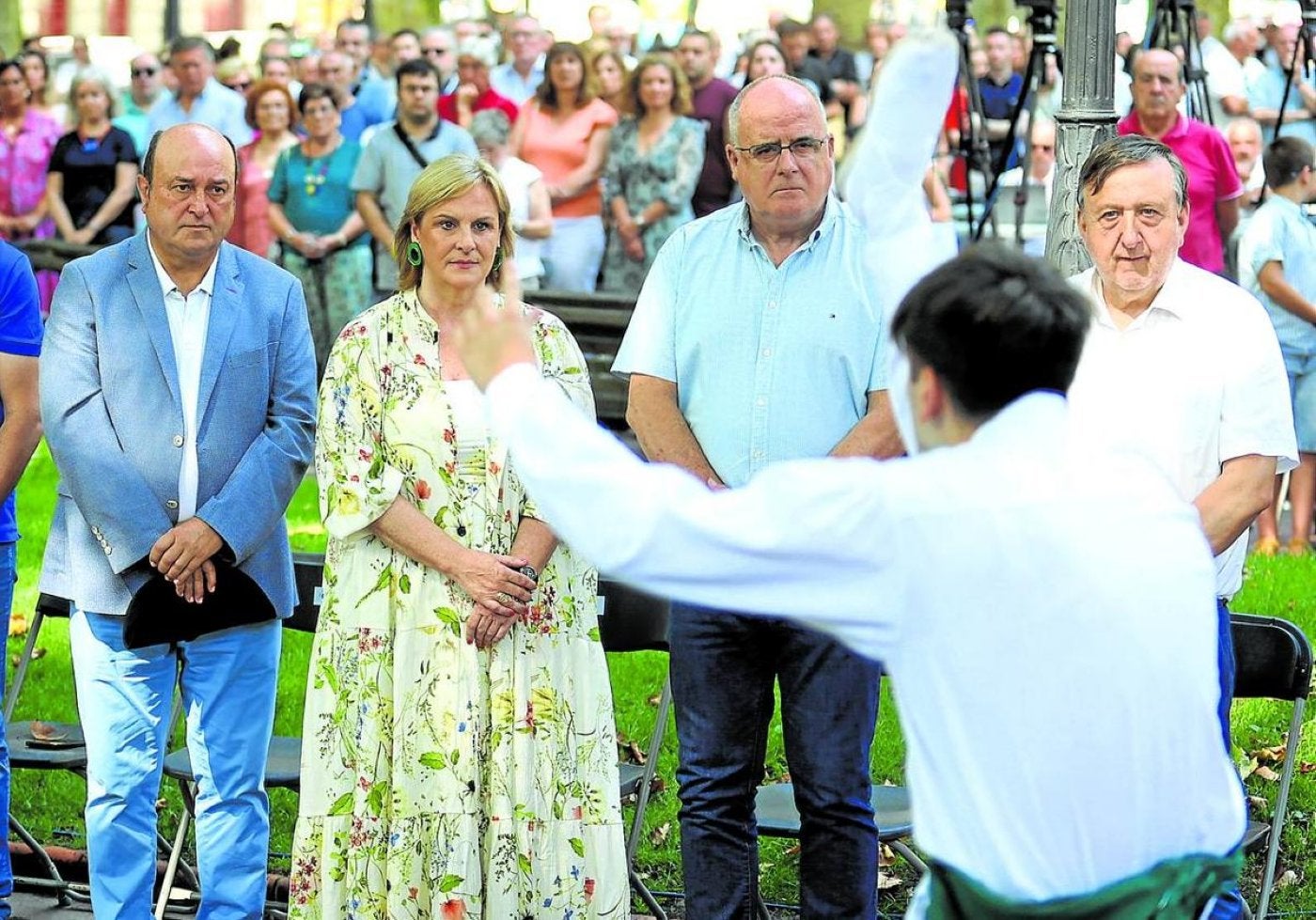 Andoni Ortuzar, Itxaso Atutxa, Joseba Egibar y José Antonio Suso, en el acto de celebración del aniversario del PNV.