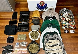 El dinero, la ropa y las sustancias estupefacientes incautadas al detenido.