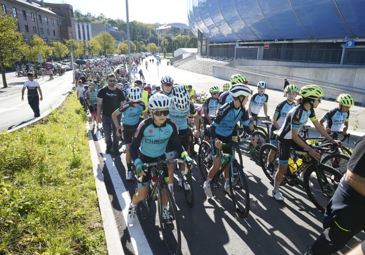 Ciclistas de todas las edades se han sumado a la manifestación por sus derechos.