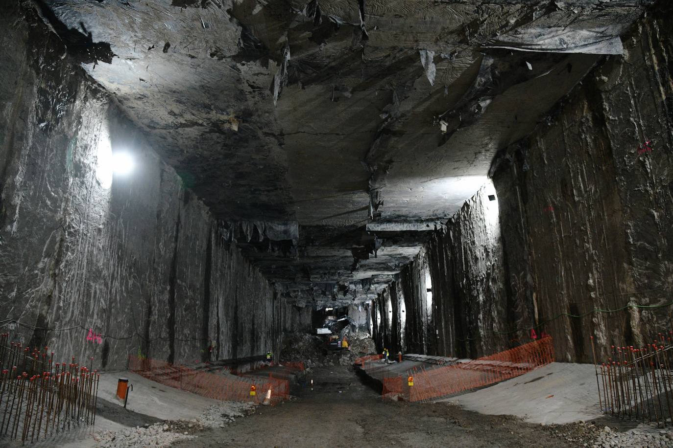 Así es la excavación del hueco que albergará la estación subterránea del Topo en Pasaia