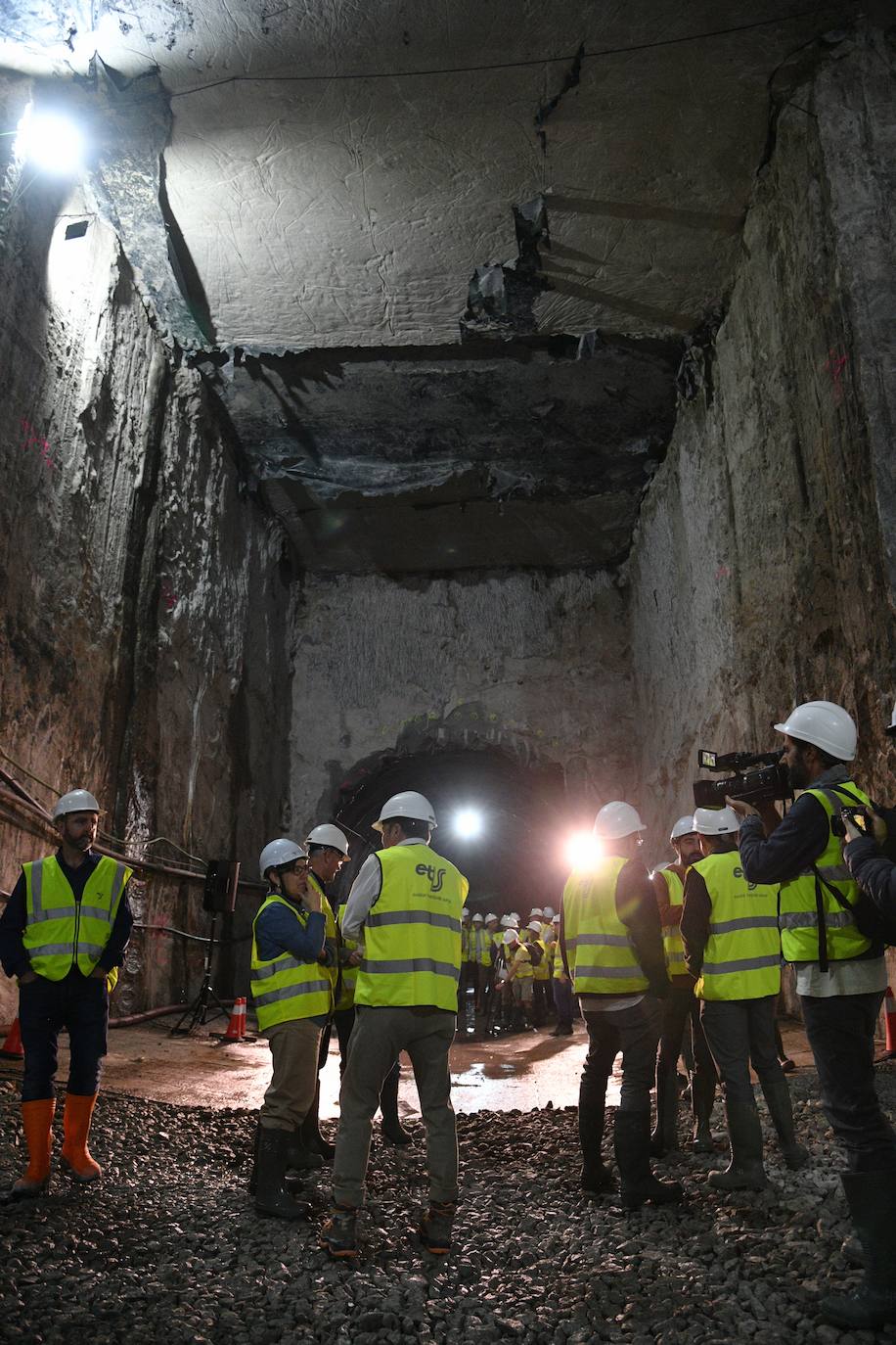 Así es la excavación del hueco que albergará la estación subterránea del Topo en Pasaia