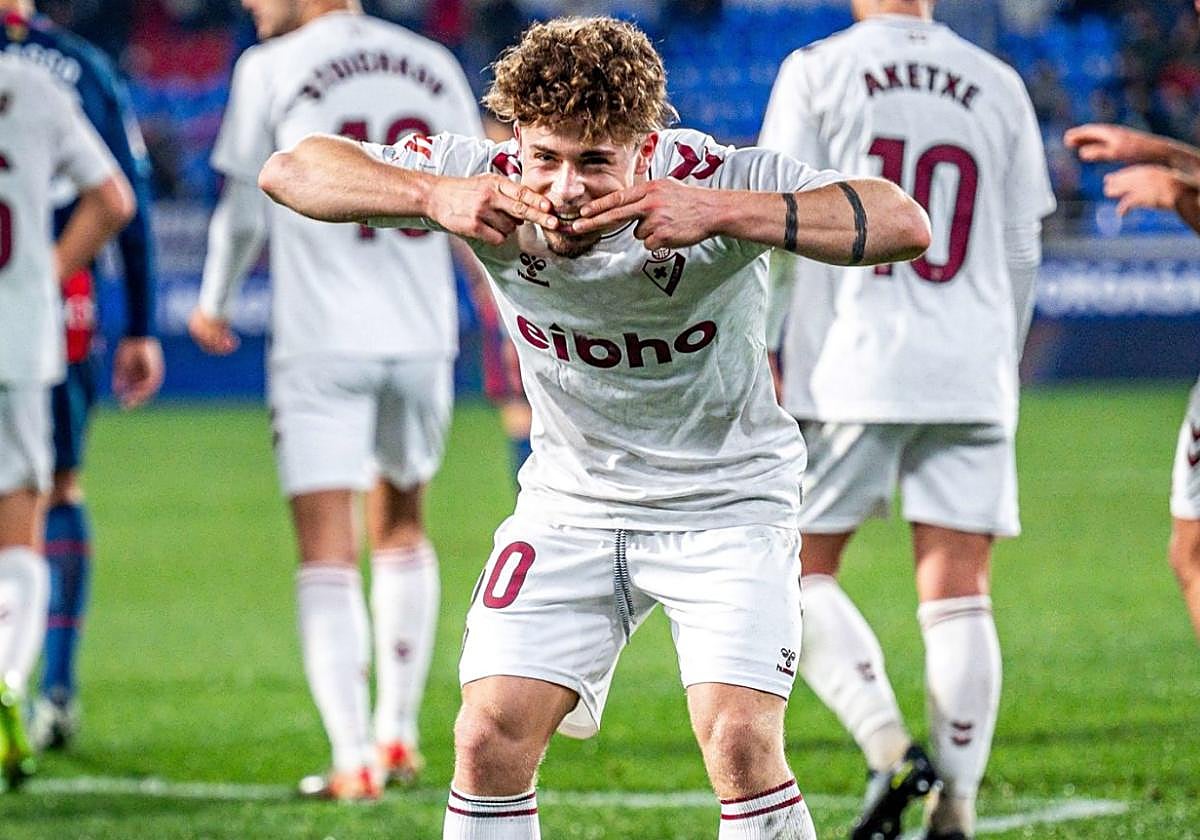 El mediapunta Mario Soriano en la celebración de su gol frente al Huesca de la pasada temporada.