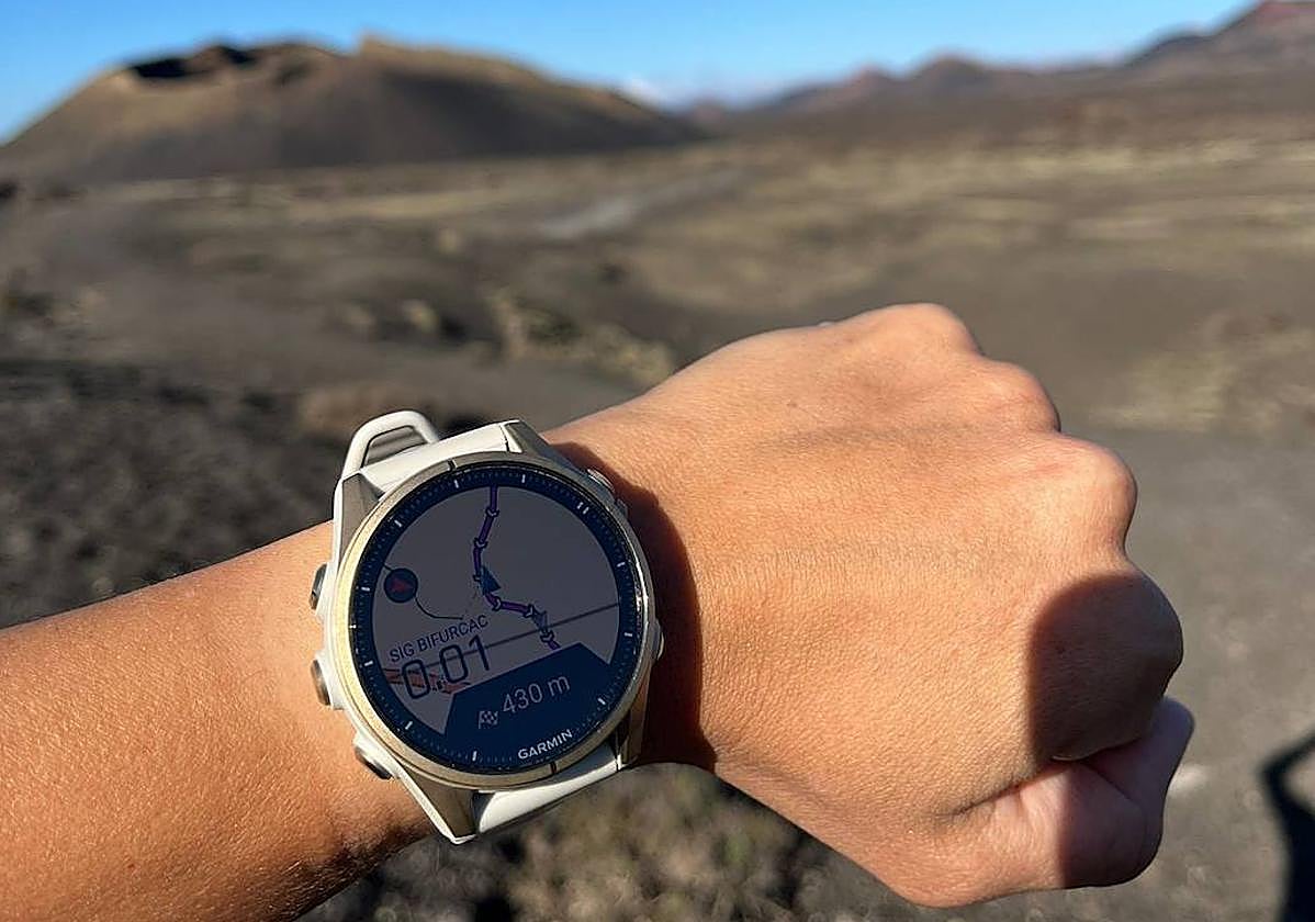 Nuevo Fénix 8 de Garmin, entre volcanes en Lanzarote.