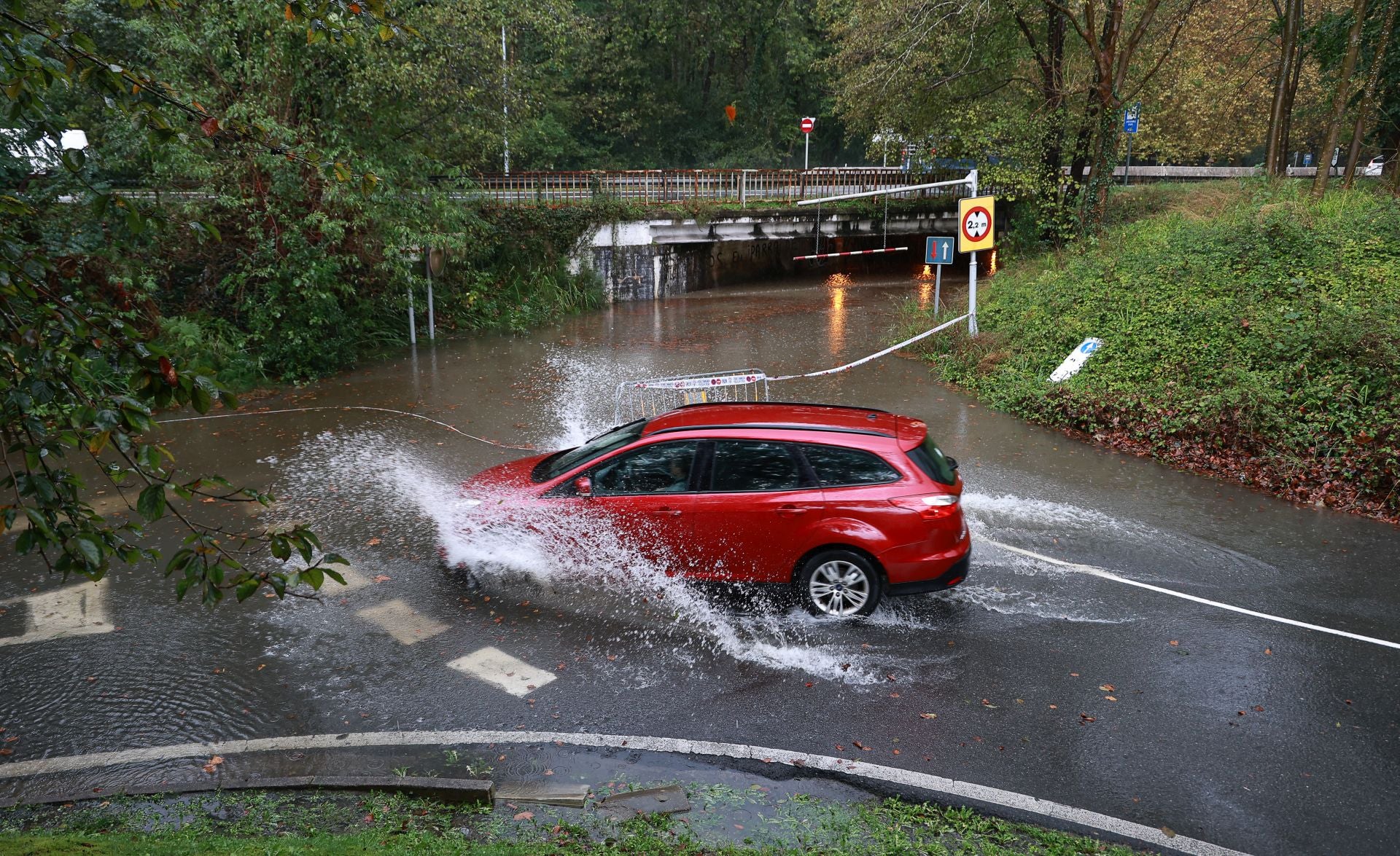 La lluvia hace estragos en el Bidasoa