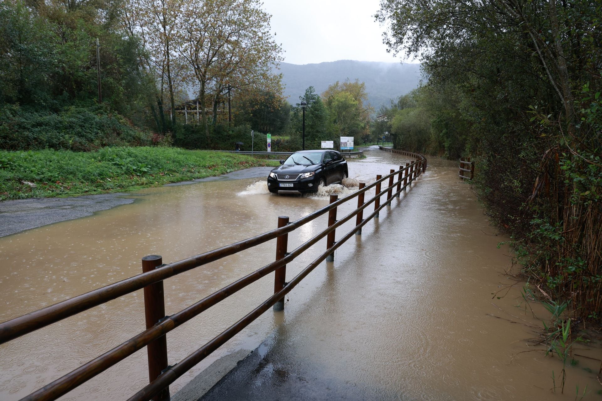 La lluvia hace estragos en el Bidasoa