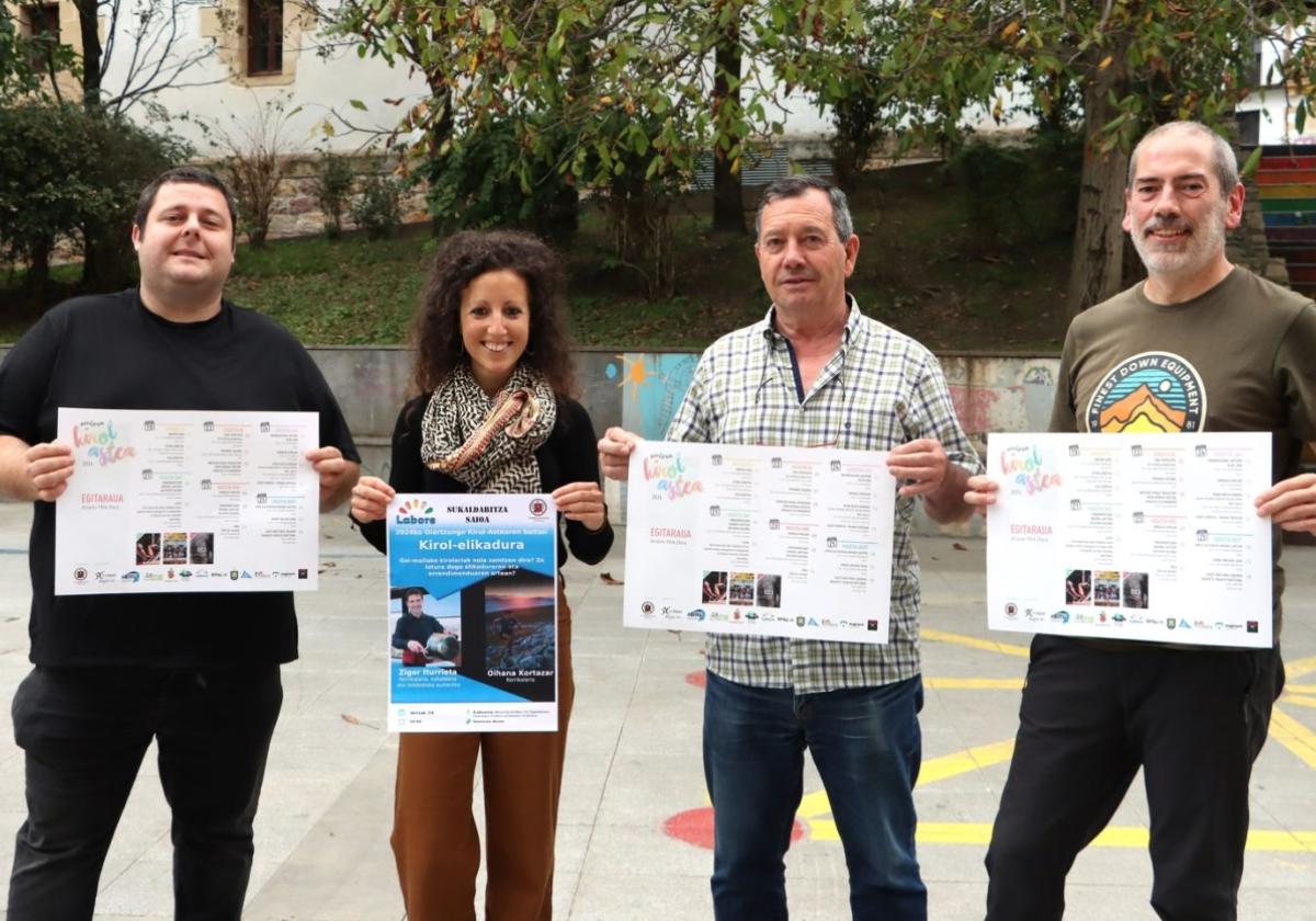 El concejal Edorta Fernández, primero por la izquierda, junto a representantes de entidades que participan en la Semana del Deporte.