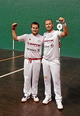 La pareja sénior de Narvaiza y Conde han pasado a octavos de final como segundos de grupo con 5 puntos.