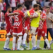 El Girona espera a la Real con el mismo juego alegre y una columna definida