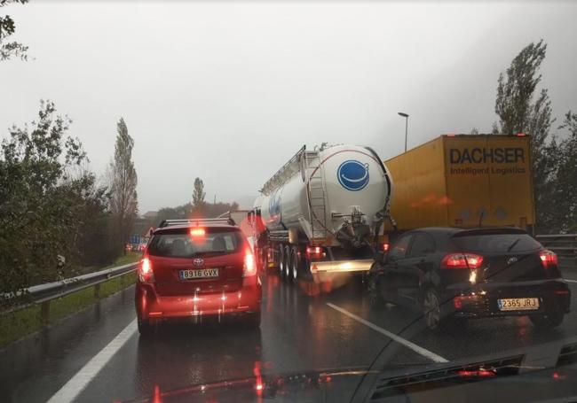 Retención por el accidente en la AP-8 a la altura de Astigarraga.