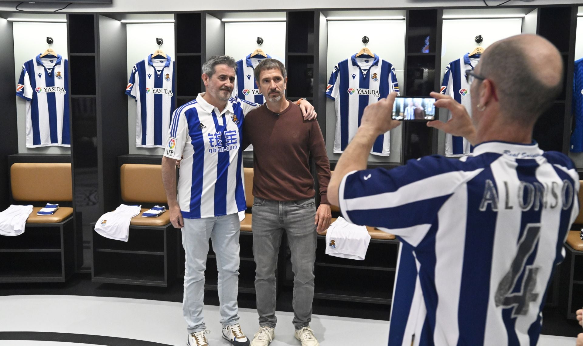 La visita por los rincones del Reale Arena de la mano de las leyendas del club, en imágenes