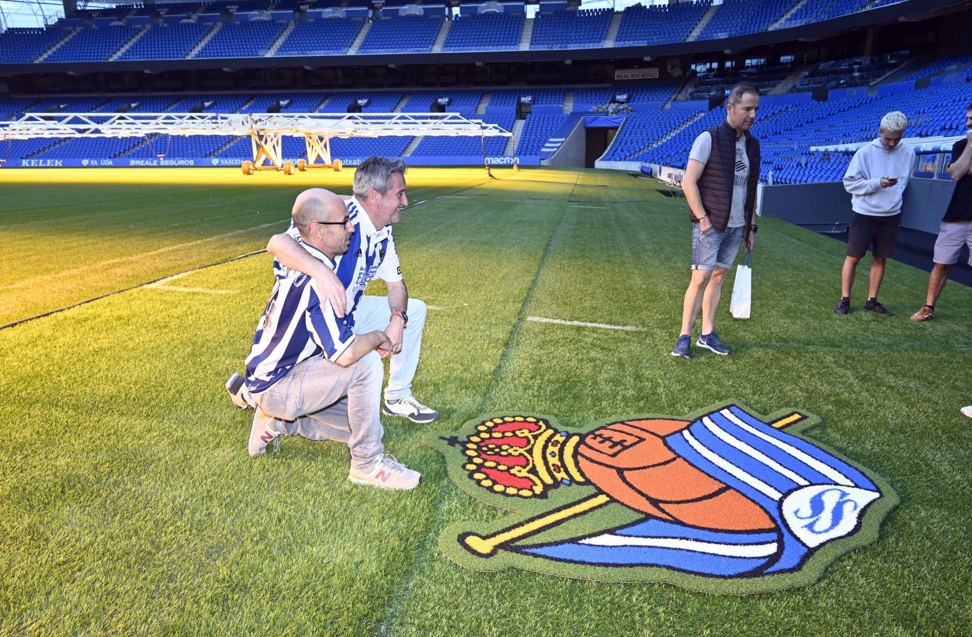 La visita por los rincones del Reale Arena de la mano de las leyendas del club, en imágenes