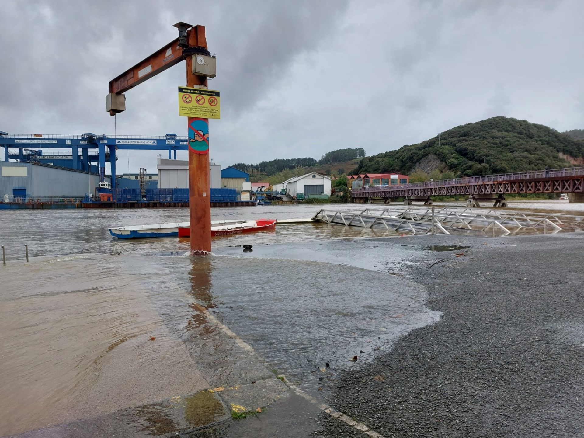 Las fuertes lluvias dejan inundaciones en Zumaia