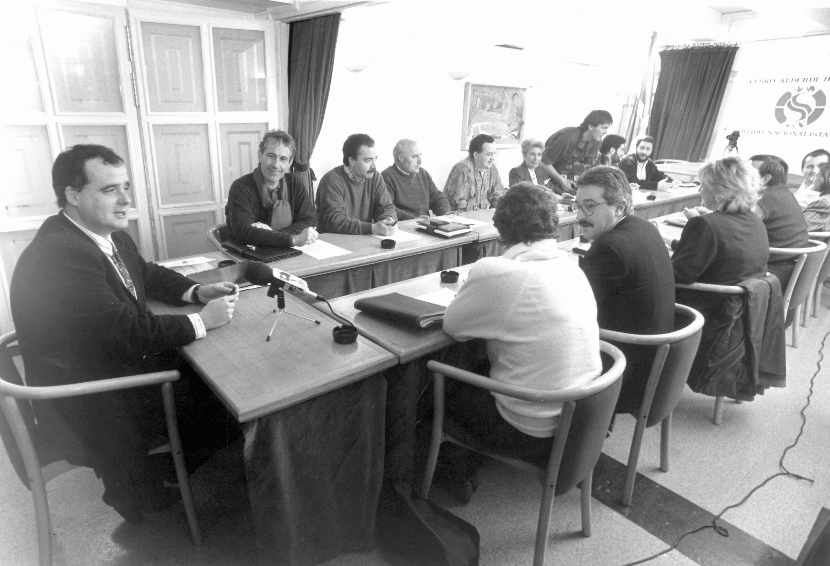 Una reunión del GBB tras la escisión presidida por Joseba Egibar con un núcleo de jóvenes alderdikides que mantuvieron vivas las siglas