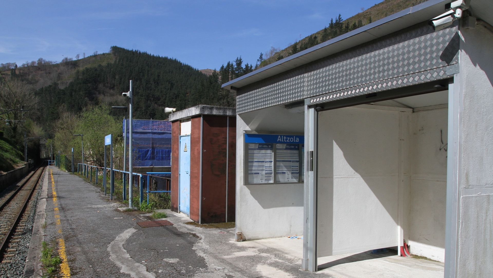El Ararteko trabajará para intentar que el Gobierno Vasco dé marcha atrás en su decisión de eliminar la estación de Altzola