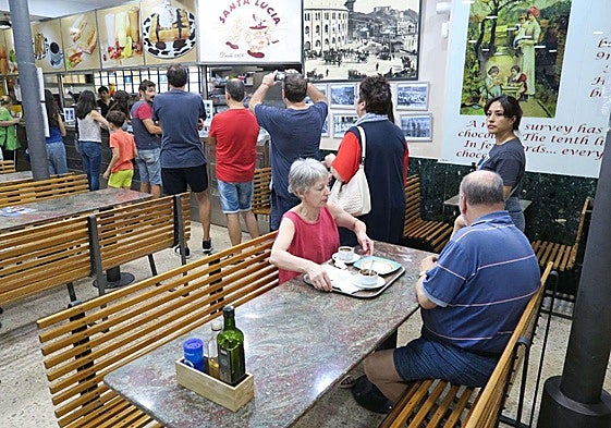 Último día de la churrería Santa Lucía abierta de cara al público en la Parte Vieja de San Sebastián, en septiembre de 2023.