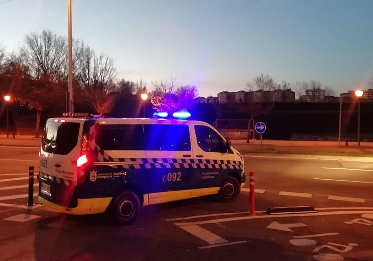 Imagen de archivo de un furgón de la Policía Municipal de Pamplona.