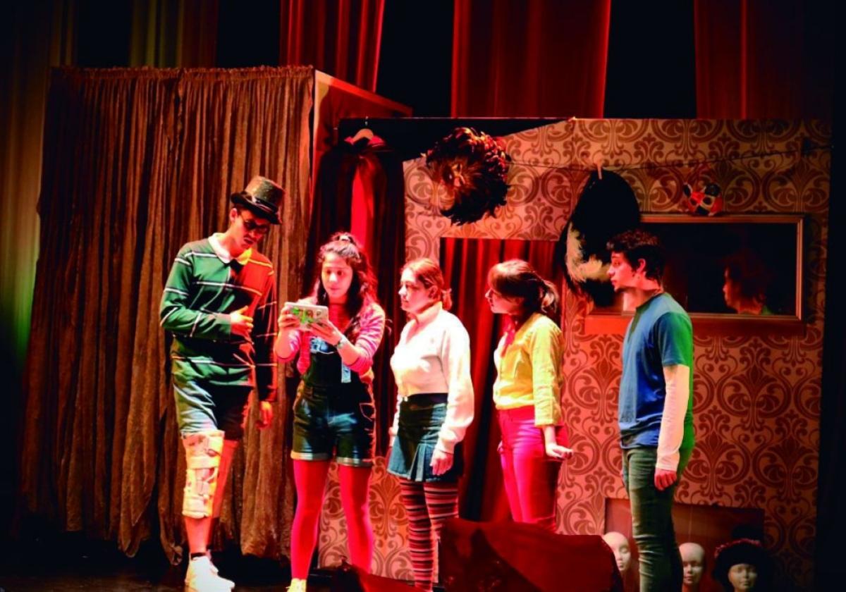 Los protagonistas de la obra teatral que entretendrán y educarán al público local.