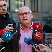 Bildu tacha de «inhumano» prohibir las cenas solidarias en Egia y el PP acusa al Ayuntamiento de «trasladar el problema a otro barrio»