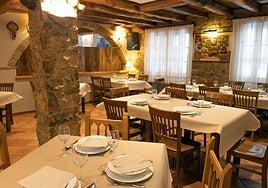 Imagen del comedor del restaurante Casa Faustina en Barindano.