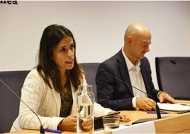 Sara Buesa, junto al historiador José Antonio Pérez, en la inauguración de las jornadas.