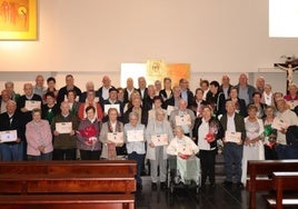 Foto de familia de la celebración de Arkupeak en la iglesia parroquial de Gorraiz.