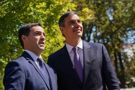 Imanol Pradales y Pedro Sánchez, el pasado mes de julio en su primer encuentro en Ajuria Enea.