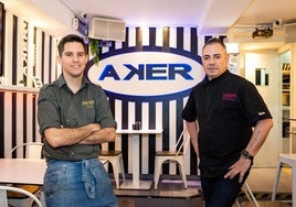 Julen Palenzuela y Mendeku en el interior del Aker.