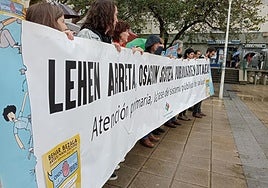 Protesta de la plataforma Lehen Arreta Arnasberritzen (LAA).