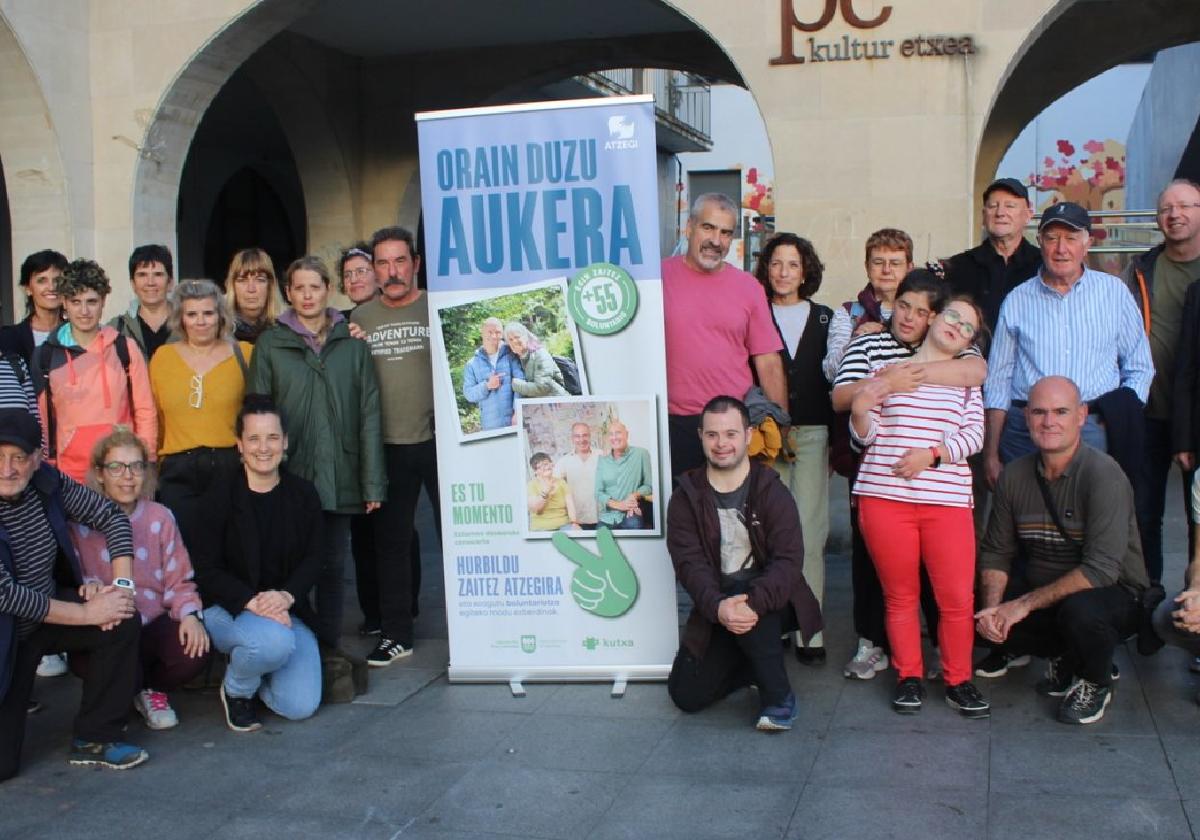 Tras la presentación tuvo lugar la foto de familia con todos los participantes al evento.