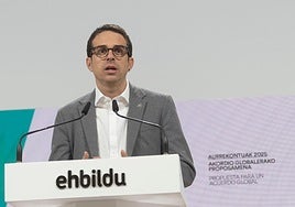 El portavoz de EH Bildu en el Parlamento Vasco, Pello Otxandiano, ayer en Donostia.