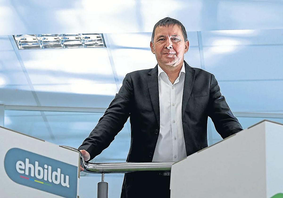 Otegi se muestra «realmente afectado» tras las denuncias contra Errejón