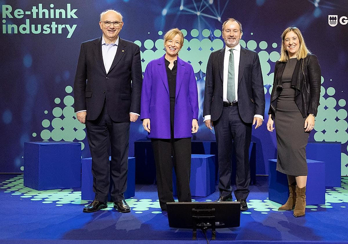 La diputada general de Gipuzkoa, Eider Mendoza, ha sido la encargada de presentar la la tercera edición de 'Re-think Industry' celebrada en el Kursaal.