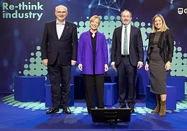 La diputada general de Gipuzkoa, Eider Mendoza, ha sido la encargada de presentar la la tercera edición de 'Re-think Industry' celebrada en el Kursaal.