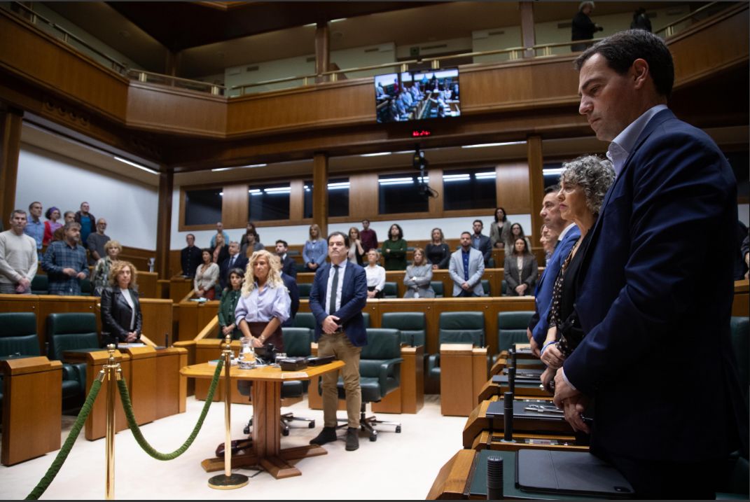 El Parlamento Vasco, este jueves durante el minuto de silencio.