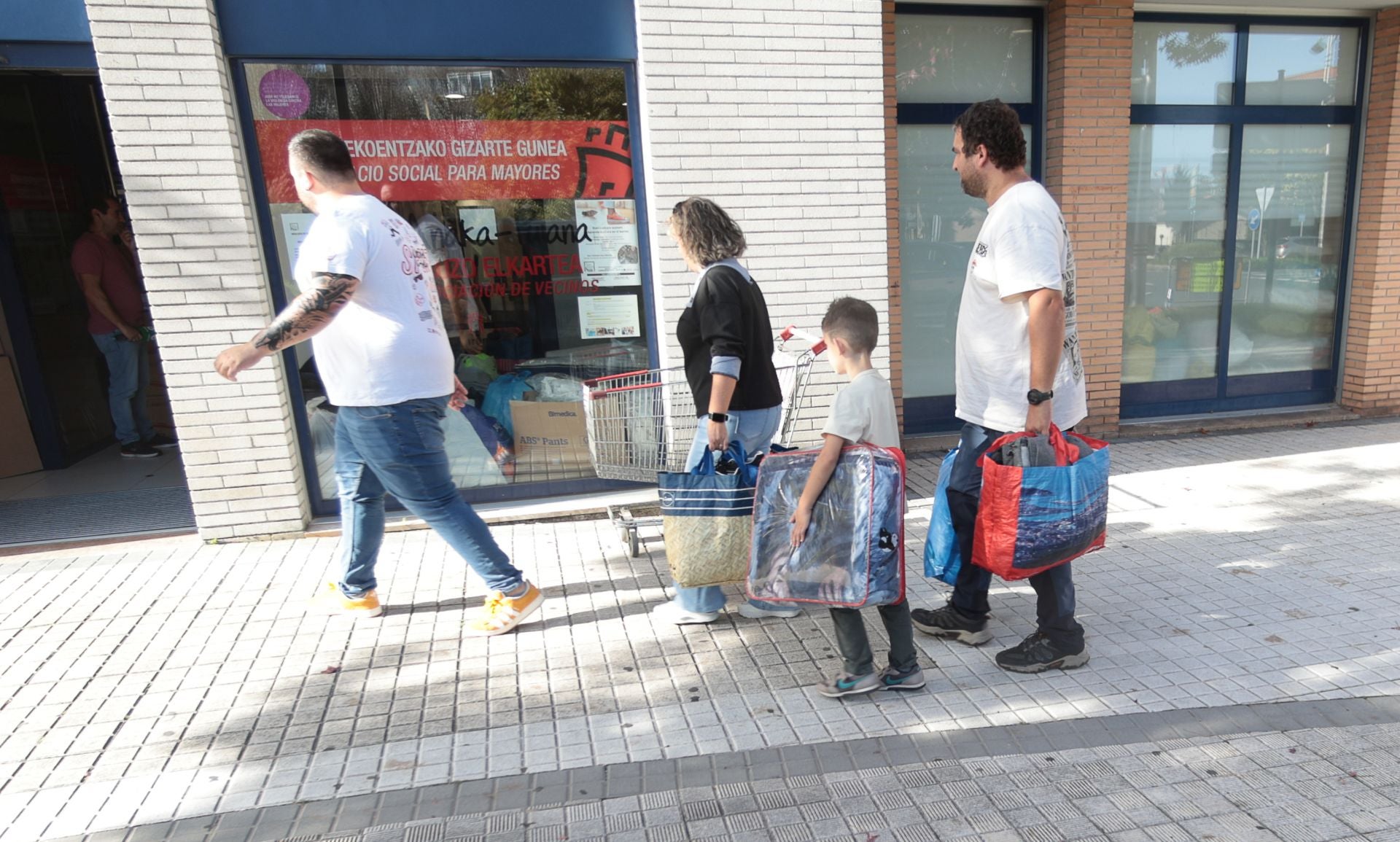 Irun se vuelca con los damnificados por la DANA