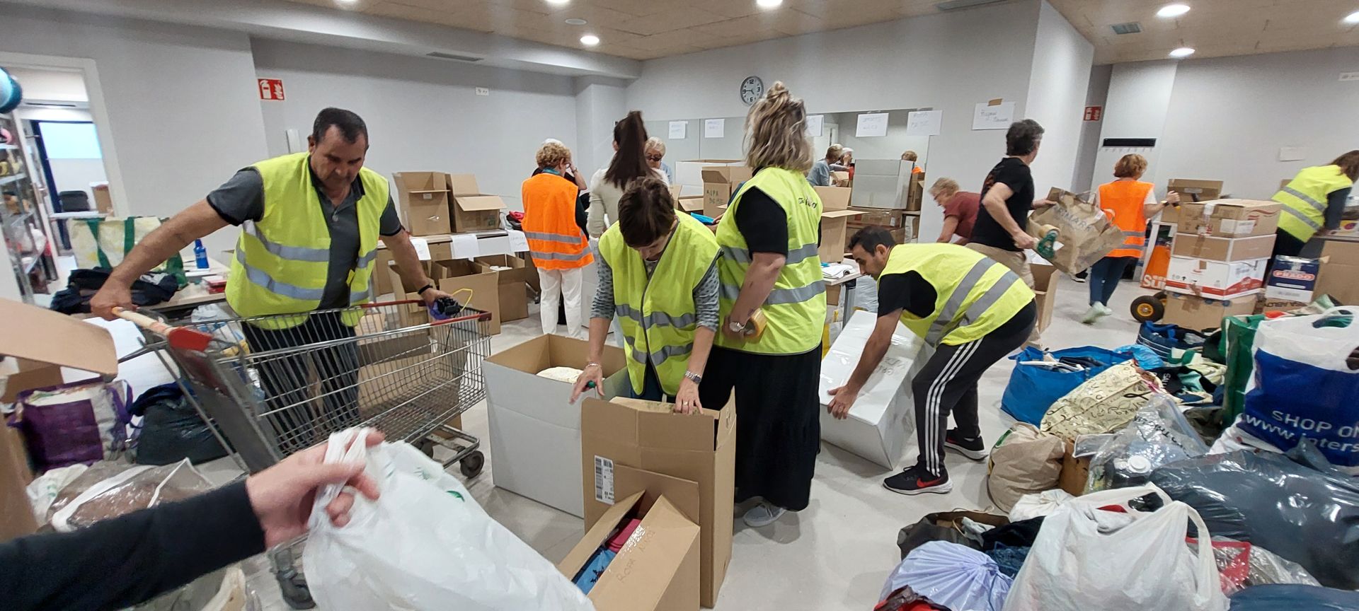 Irun se vuelca con los damnificados por la DANA