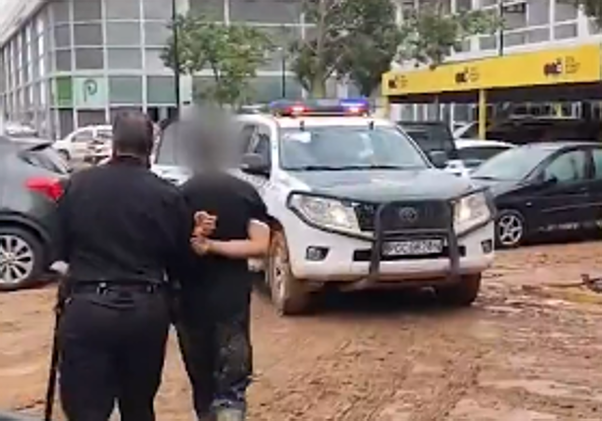 La Guardia Civil detiene a un saqueador en Valencia.