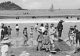 Detalles de 'niños en La Concha en 1912'.