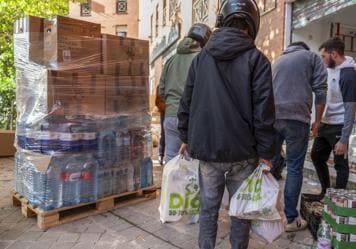 Envío de ayuda a Valencia desde Gipuzkoa: Puntos donde entregar agua, alimentos o productos de primera necesidad