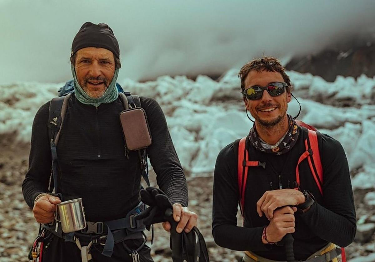 Vicente Bárcena y Koldo Zubimendi captados en su aventura en el Kharut II.